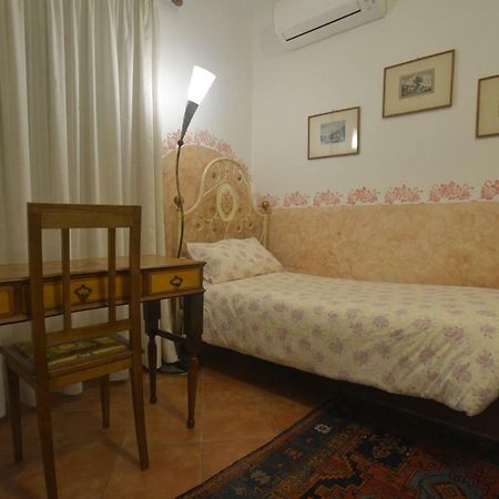 Borgo Della Rocca Bed & Breakfast มนเตมูร์โล ภายนอก รูปภาพ