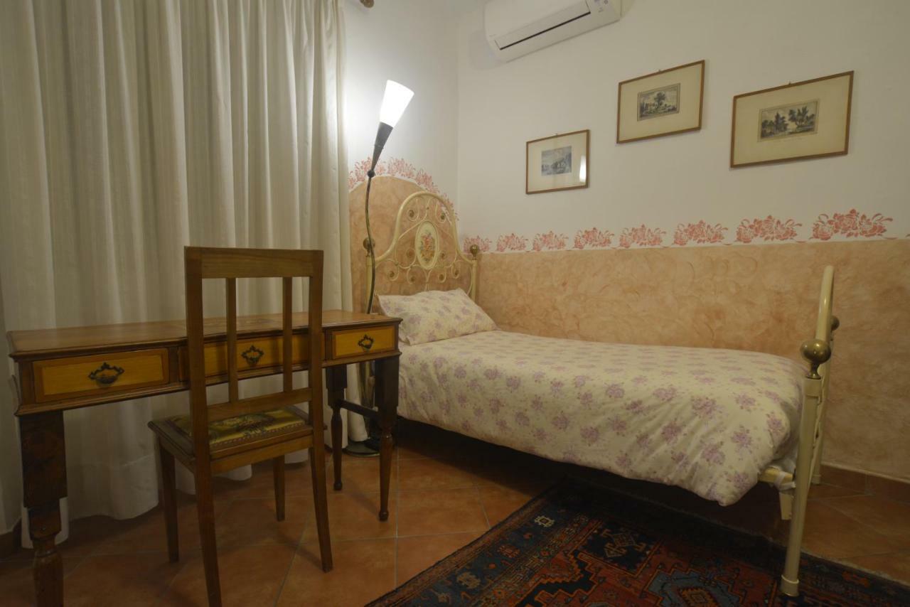 Borgo Della Rocca Bed & Breakfast มนเตมูร์โล ภายนอก รูปภาพ