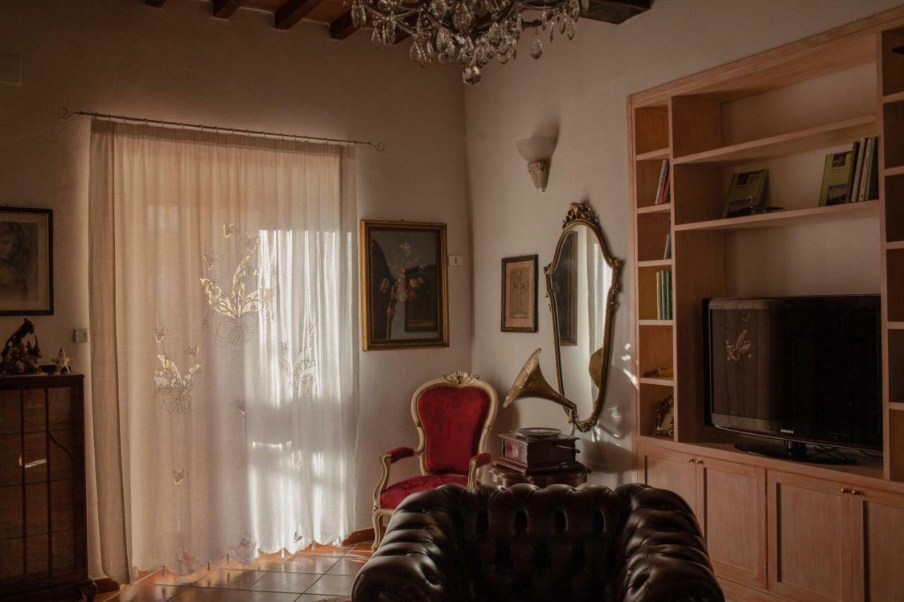Borgo Della Rocca Bed & Breakfast มนเตมูร์โล ภายนอก รูปภาพ